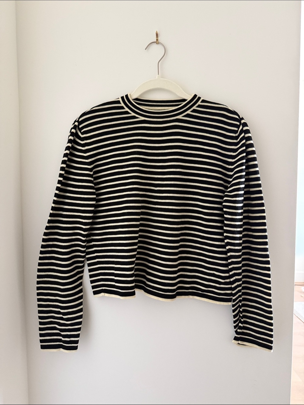 Cordera Striped Crewneck Pullover Top - Black & Cream